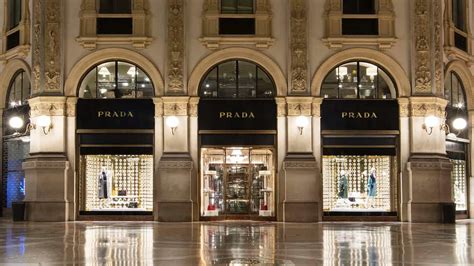 prada stores miilano